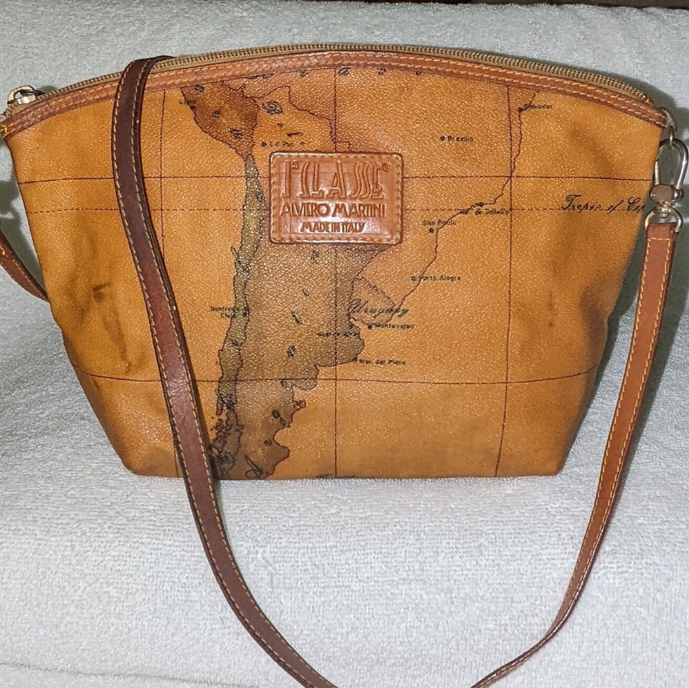 Alviero Martini I Classe Geo Classic world map crossbody bag.